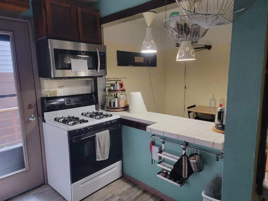 Апартаменты Rock Pad For Yale, Visitors, Nurses, Staff Нью-Хейвен Экстерьер фото